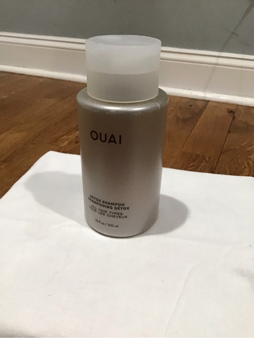 OUAI Detox Shampoo - Silver Bottle with Frosted Cap 10 fl.oz/300 ml
